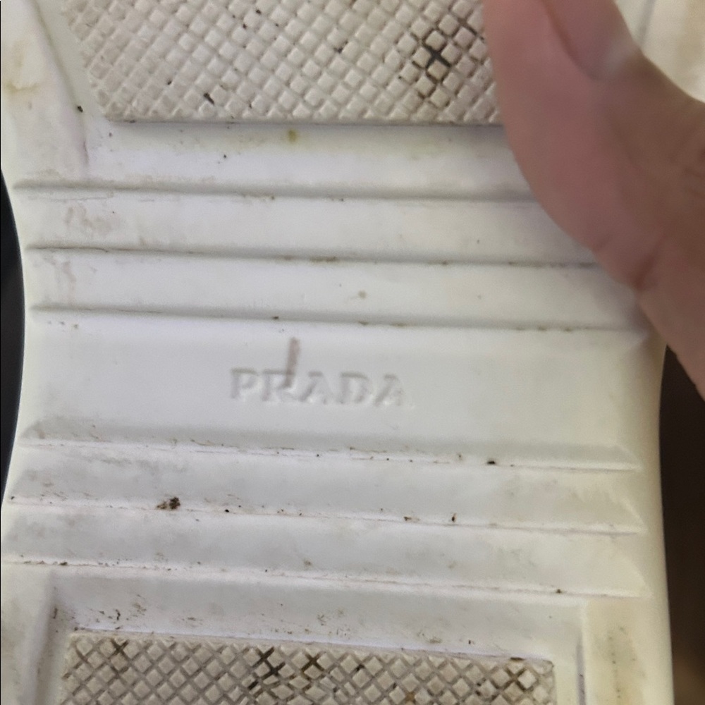 Prada Black Box with Red Accent - Picture 14 of 16